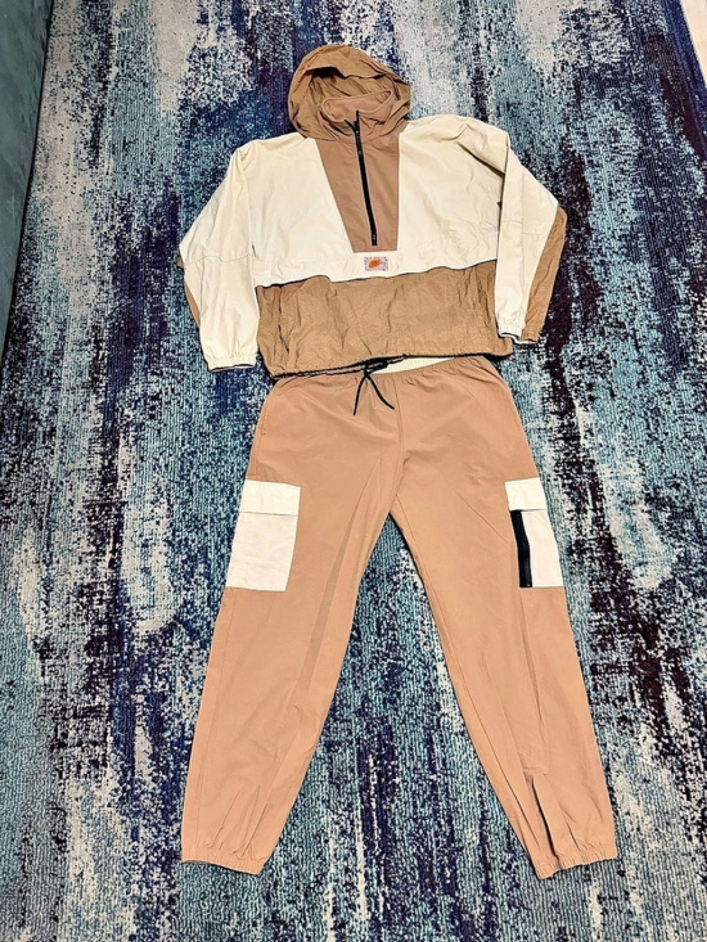 Nike Club Men's Marina Anorak Jacket & Nike Club Men's Woven Cargo Pants Set